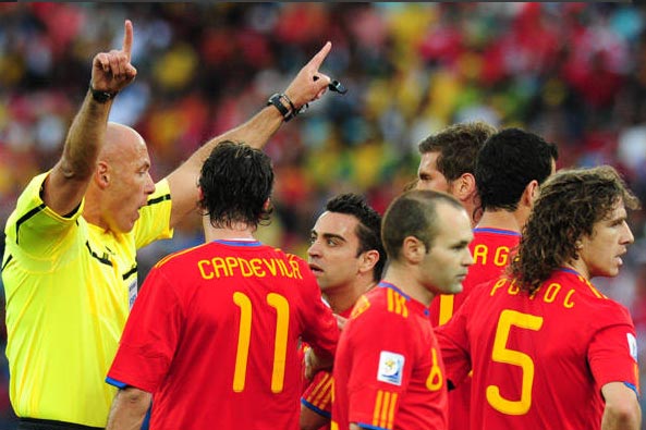 España pierde en su debut
