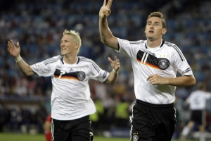 Miroslav Klose y Bastian Schweinsteiger