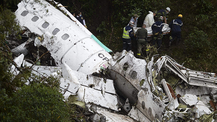 Restos del avión en el que viajaba el equipo brasilero Chapecoense en 2016