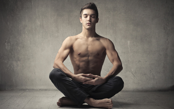 Buenas razones del por qué los hombres deben hacer yoga 